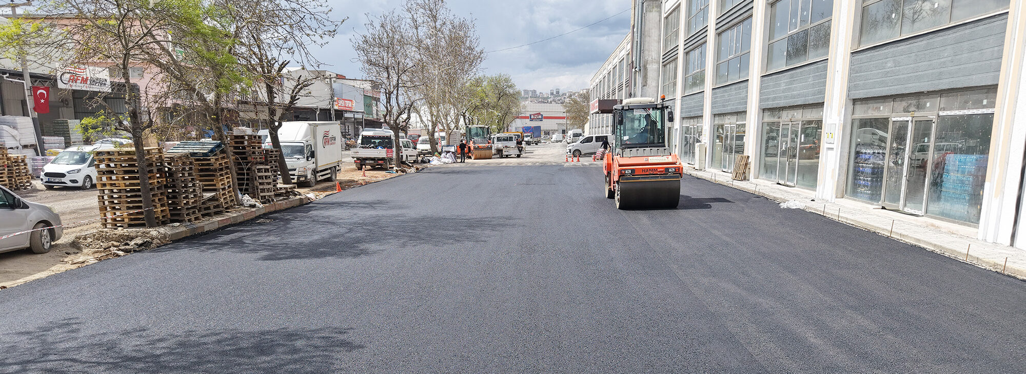 Büyükşehir, Toptancılar Sitesinde Asfalt Çalışmasını Sürdürüyor