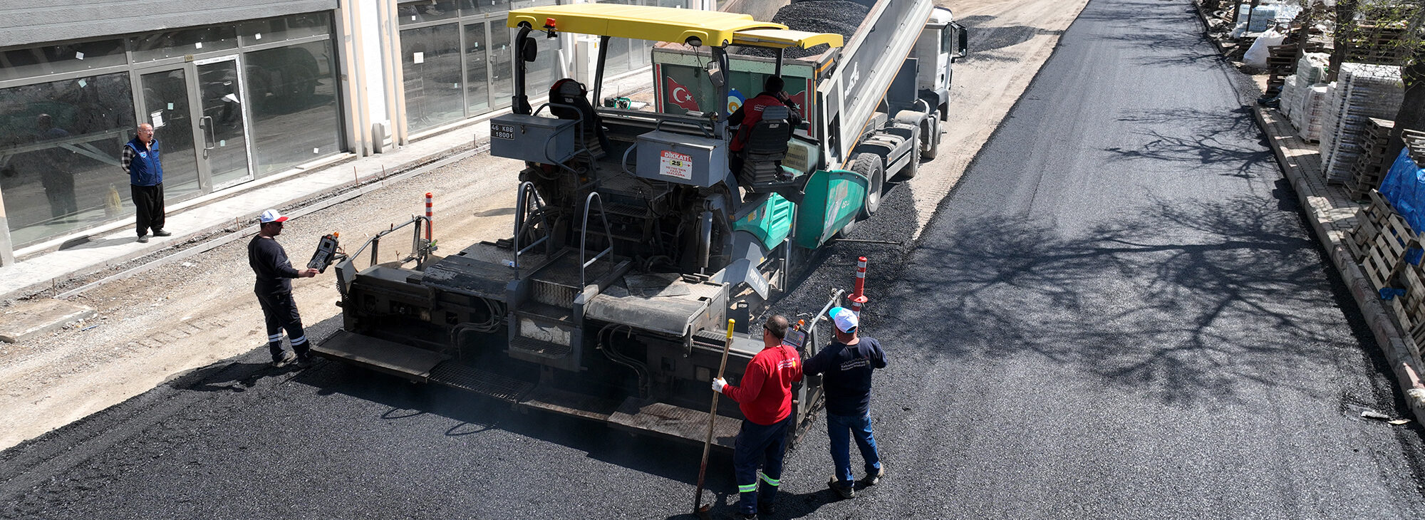 Büyükşehir, Toptancılar Sitesi Yollarını Yeniliyor