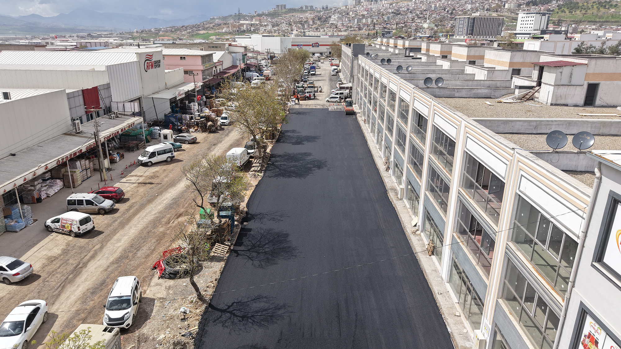 Büyükşehir, Toptancılar Sitesinde Asfalt Çalışmasını Sürdürüyor