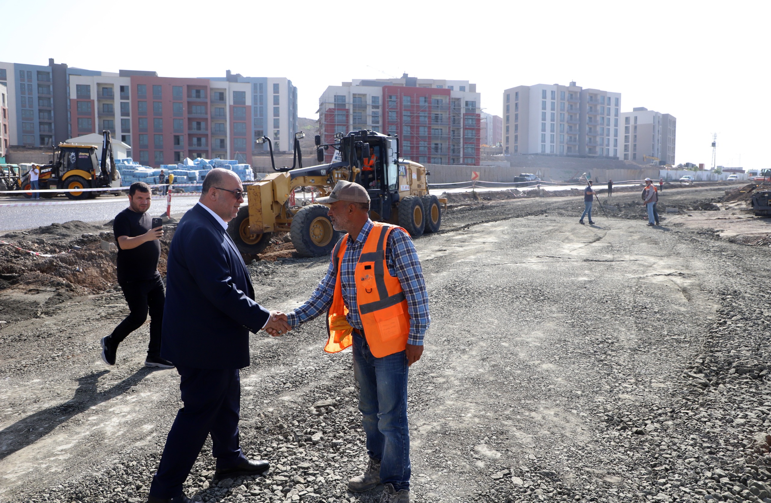 BAŞKAN AKPINAR DOĞUKENT MAHALLESİNDE DEVAM EDEN ÇALIŞMALARI YERİNDE İNCELEDİ