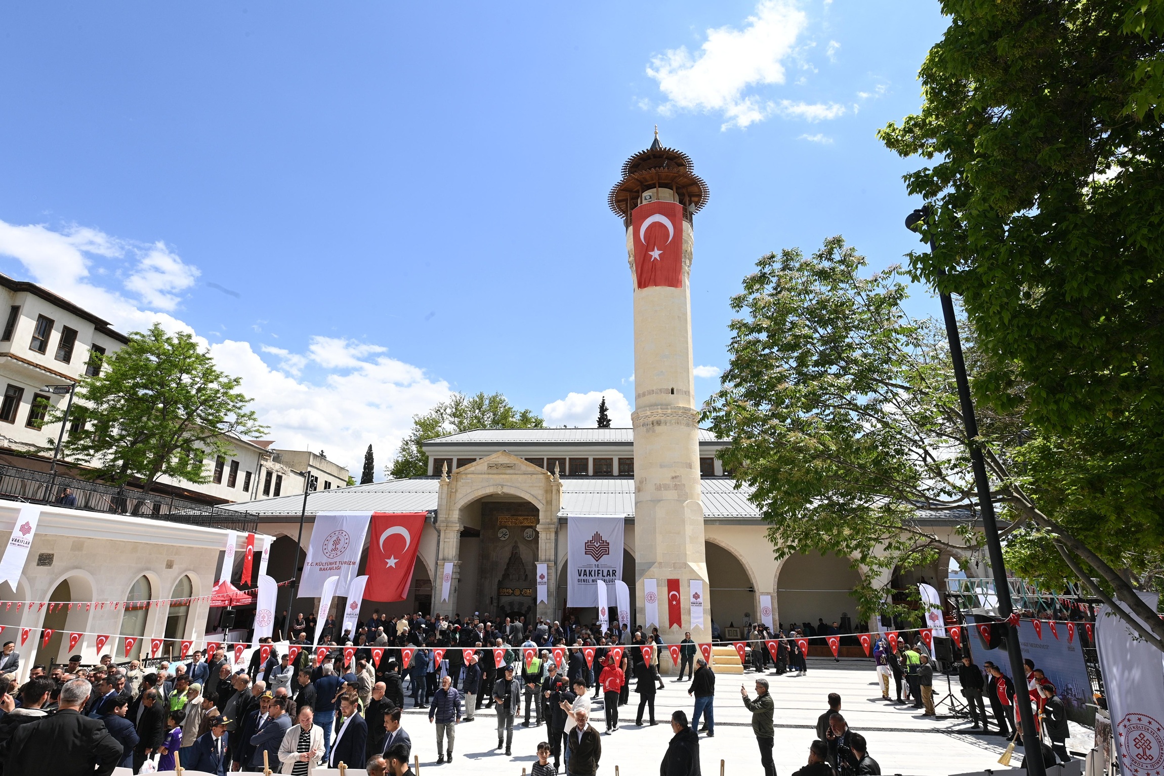 Tarihi Ulu Camii, Cumhurbaşkanı Erdoğan’ın Canlı Bağlantıyla Katıldığı Törenle İbadete Açıldı