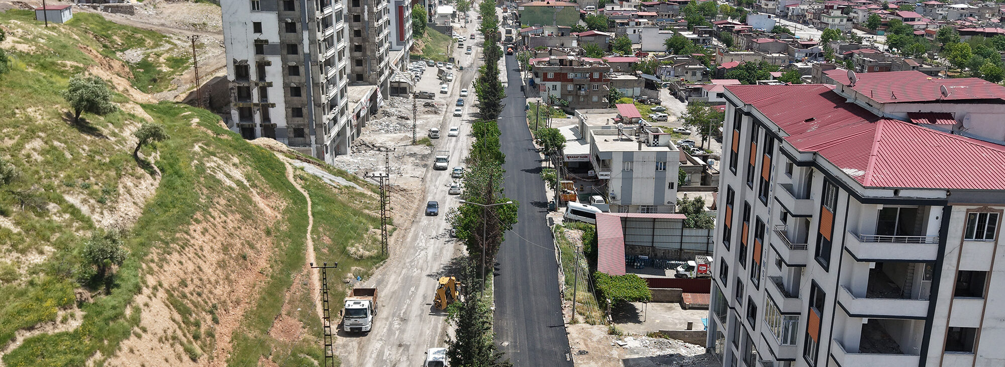 Büyükşehir, Dulkadiroğlu’nda Şeyh Şamil ve Vezir Hoca Bulvarlarını Sıcak Asfaltla Buluşturuyor