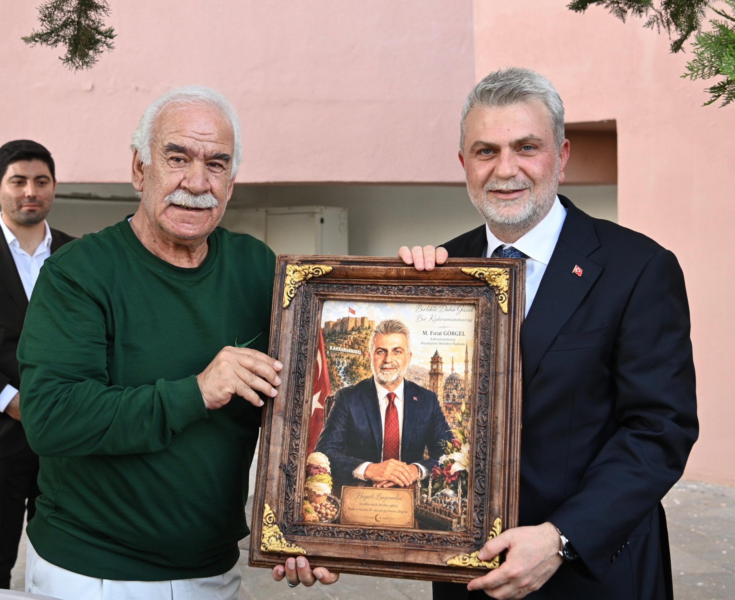Bayram Coşkusu Şehrin Ulu Çınarlarıyla Paylaşıldı