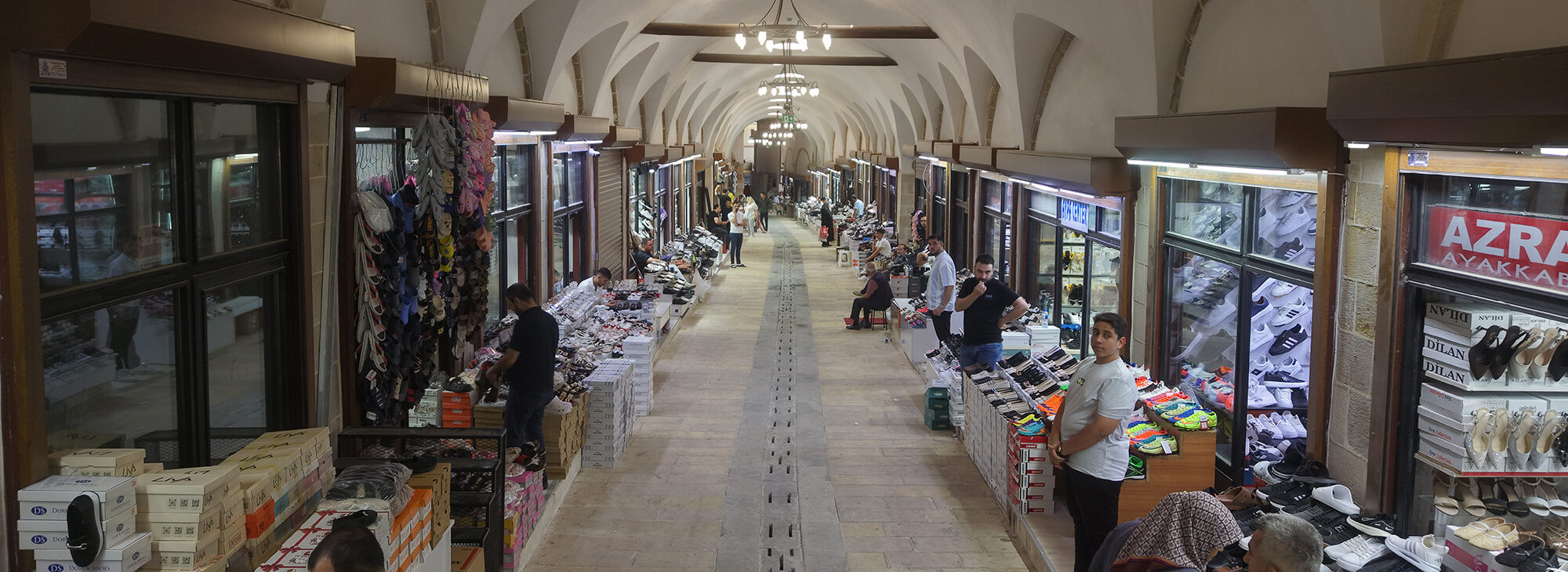 Asırlık Çarşıda Kepenkler Açıldı