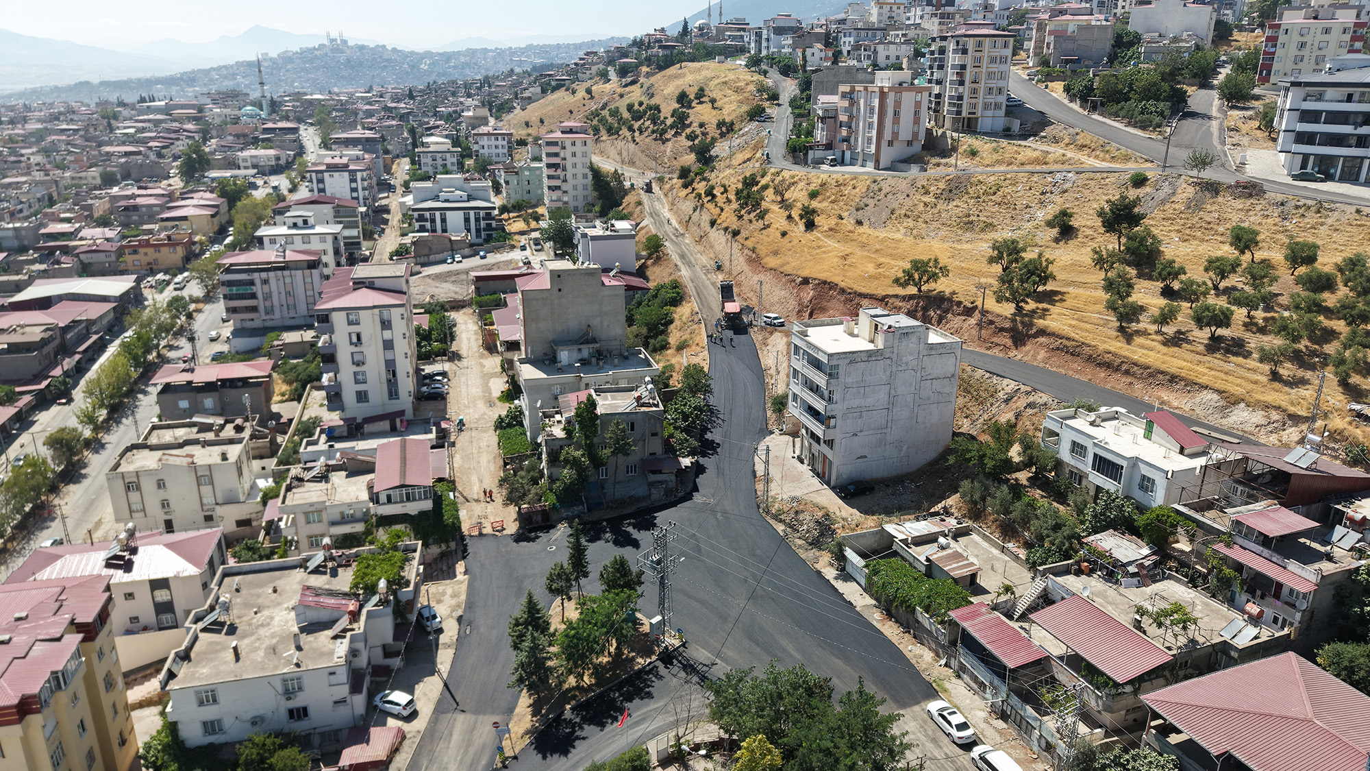 Dulkadiroğlu Aslanbey’de Asfalt Mesaisini Durmaksızın Sürdürüyor