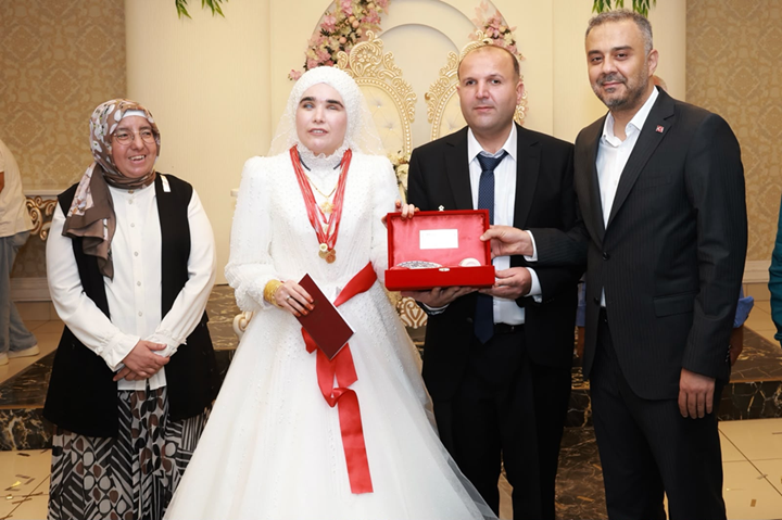 Kahramanmaraş’ta sevgi engel tanımadı: Doğuştan görme engelli iki öğretmen hayatlarını birleştirdi