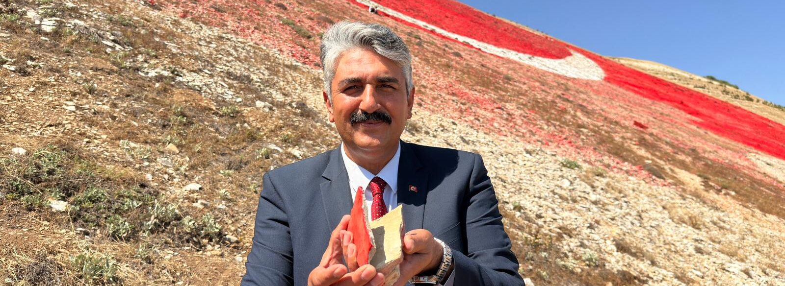 Dünyanın en büyük Türk Bayrağı, yeniden ilk günkü görkemine kavuştu