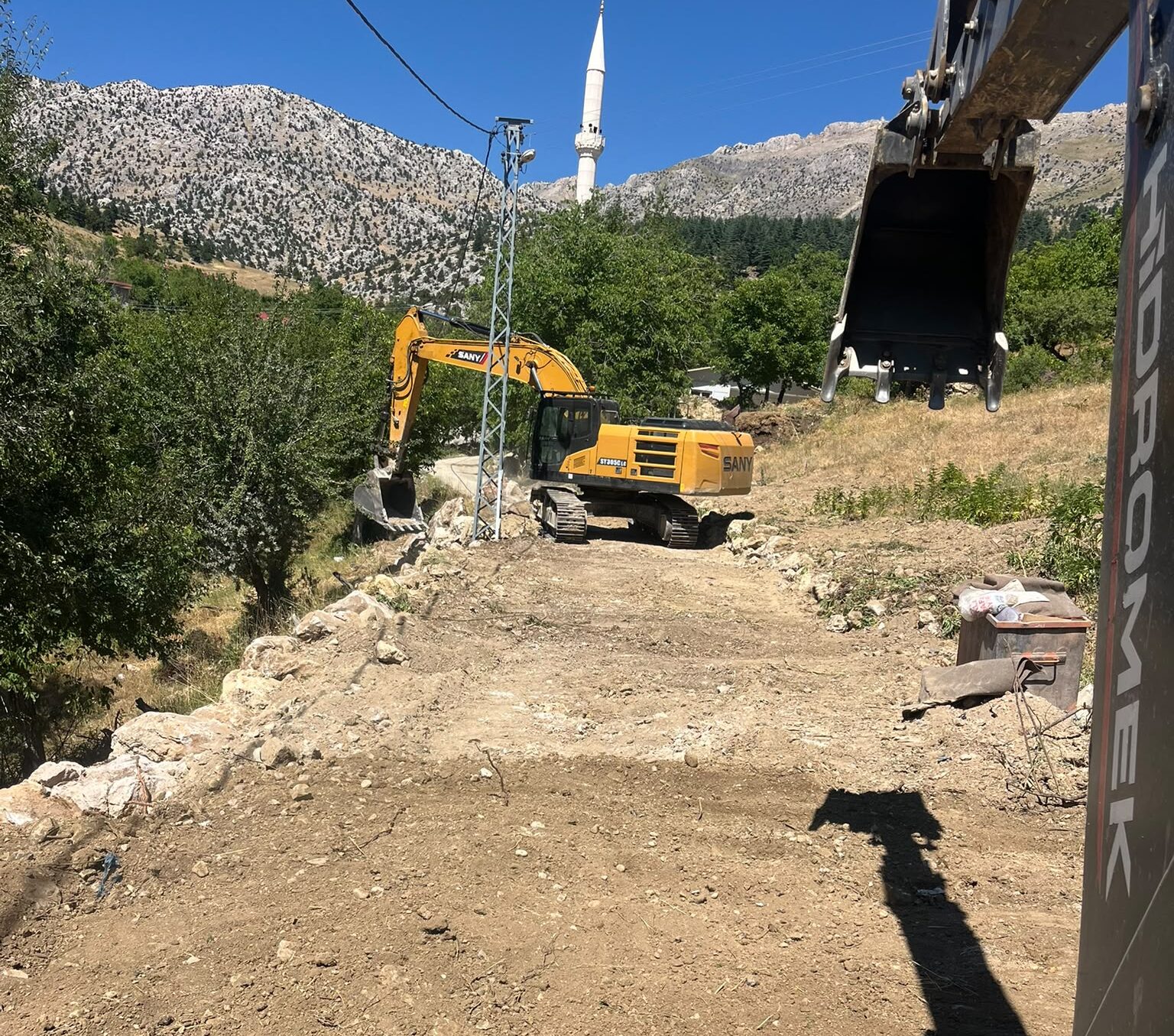 Onikişubat Belediyesi, ilçe genelinde ulaşım seferberliğini sürdürüyor