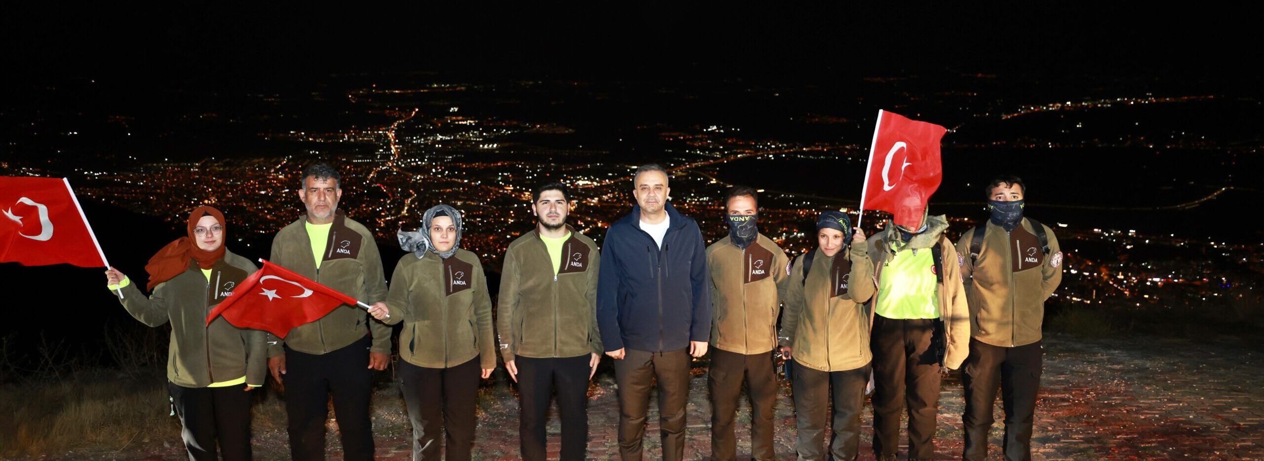 Dünyanın en büyük Türk bayrağında anlamlı 30 Ağustos Bayrağa Saygı Yürüyüşü