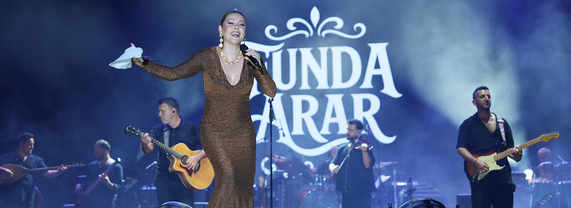 Ağustos Fuarı’nda Funda Arar Söyledi, 100 Bin Dinleyici Eşlik Etti