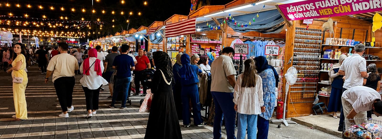 Geleneksel Ağustos Fuarı Esnafın Yüzünü Güldürdü