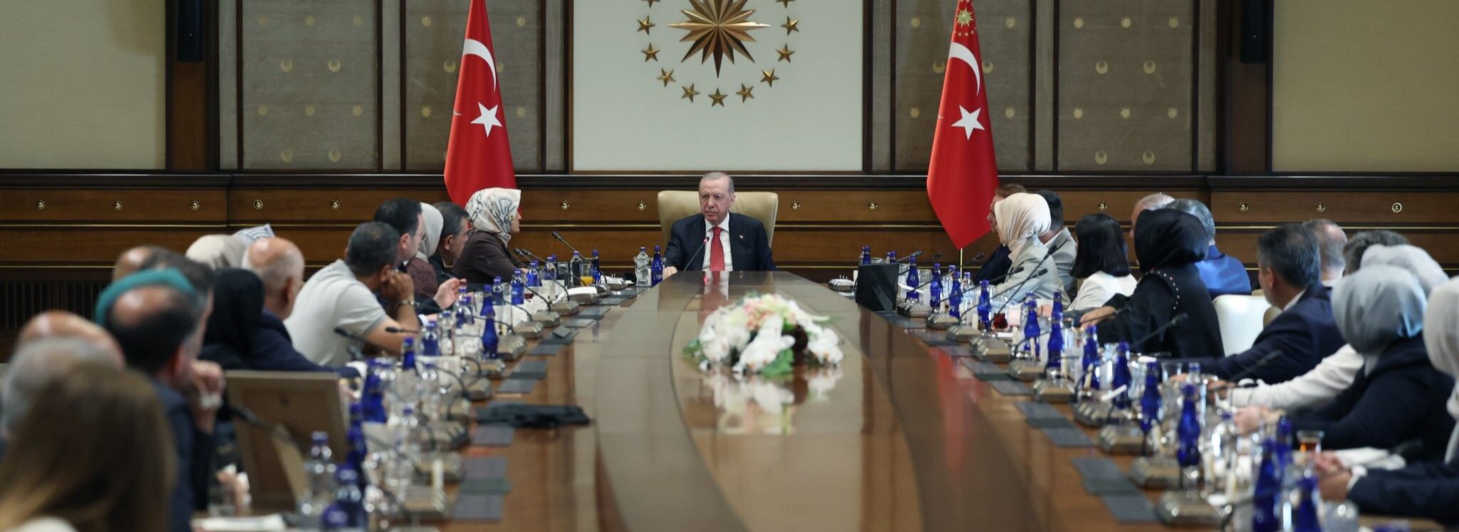 Cumhurbaşkanı Erdoğan, Ayser Çalık Ortaokulu Şehitlerinin Aileleriyle Bir Araya Geldi