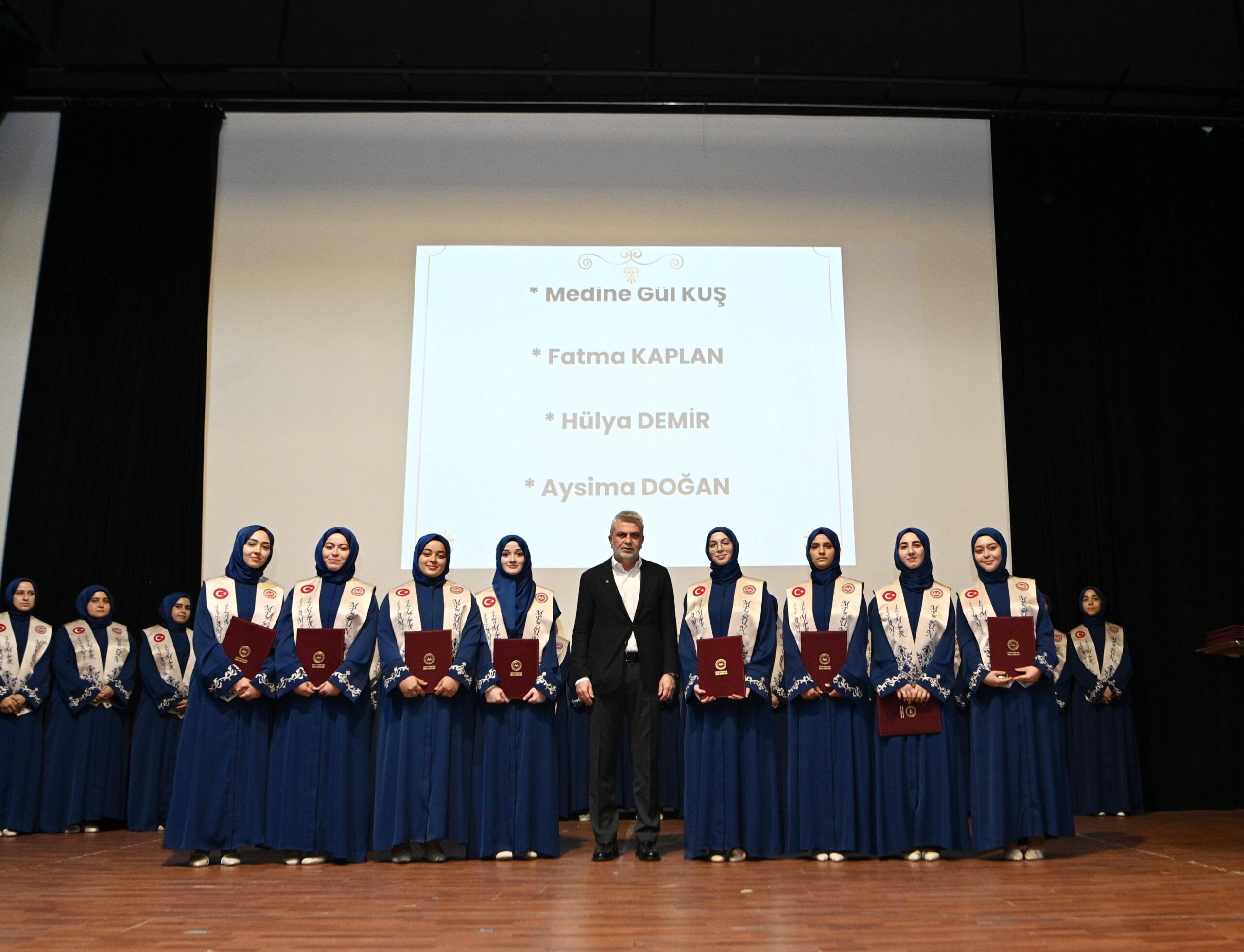 Başkan Görgel, 70 Hafızın Mezuniyet Sevincine Ortak Oldu