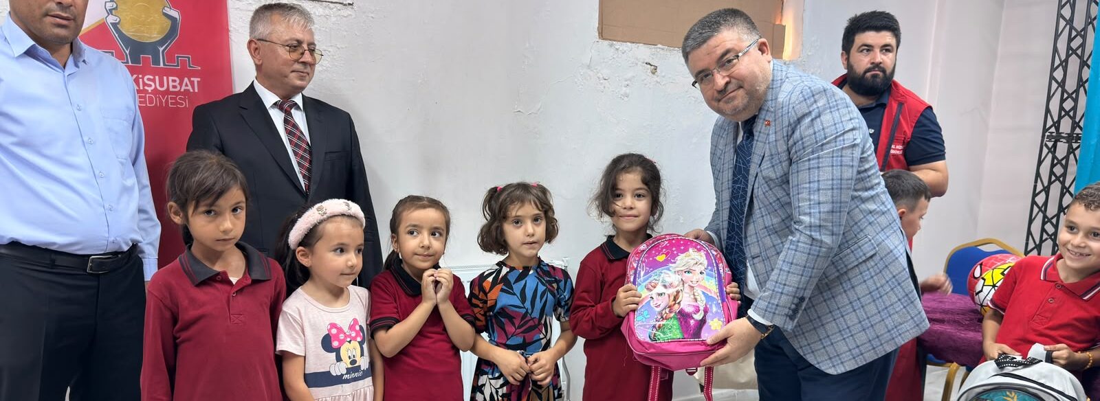 Onikişubat Belediyesi’nden kırsal mahallelerdeki 8 bin öğrenciye kırtasiye seti desteği