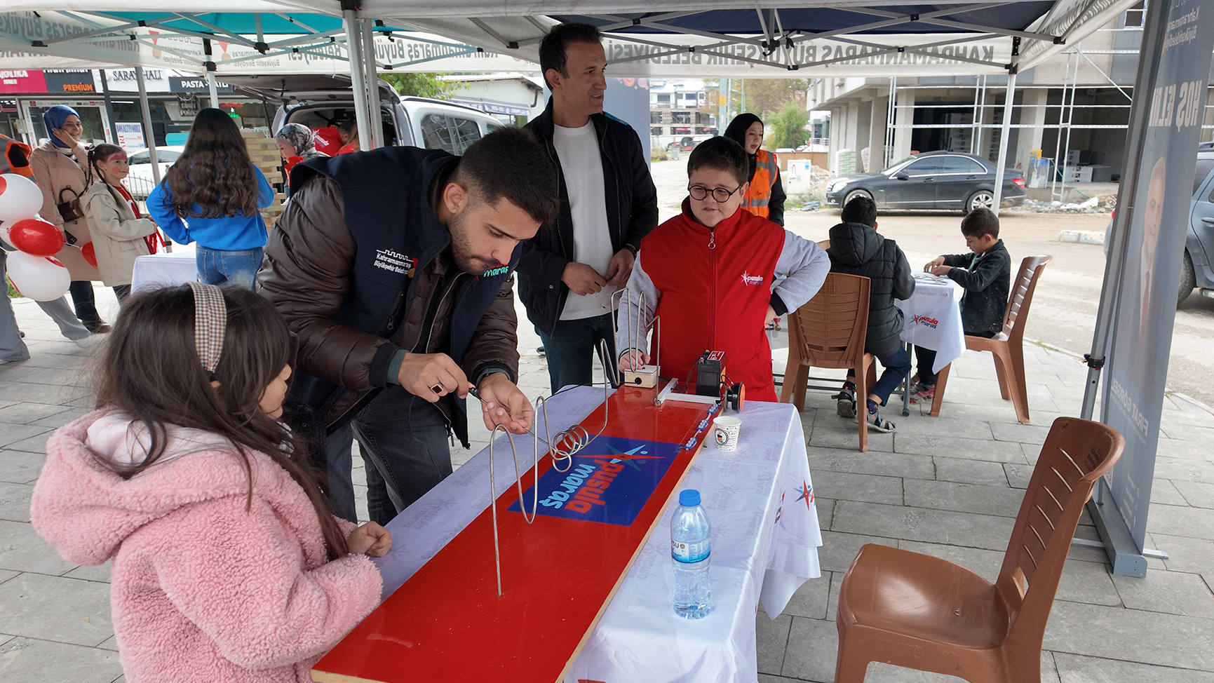 Büyükşehir’in Bilim Otobüsü Gençleri Uygulamalı Etkinliklerle Buluşturdu